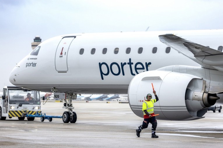 Kanadski avion krenuo prema pisti, dijete se nije htjelo vezati. Let otkazan