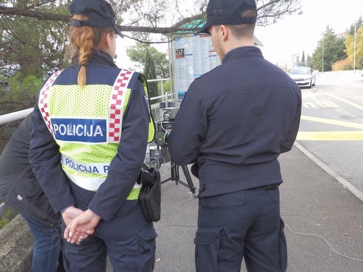 Oduzeta joj vozačka, ona i dalje vozila pa odbila alkotest