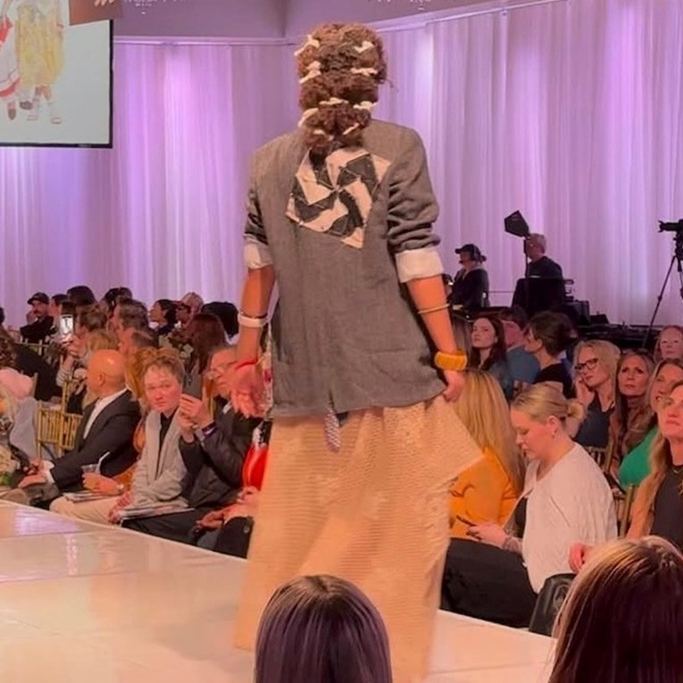 FOTO Jakna izazvala skandal na modnoj reviji. Dizajnerici nije jasno zašto