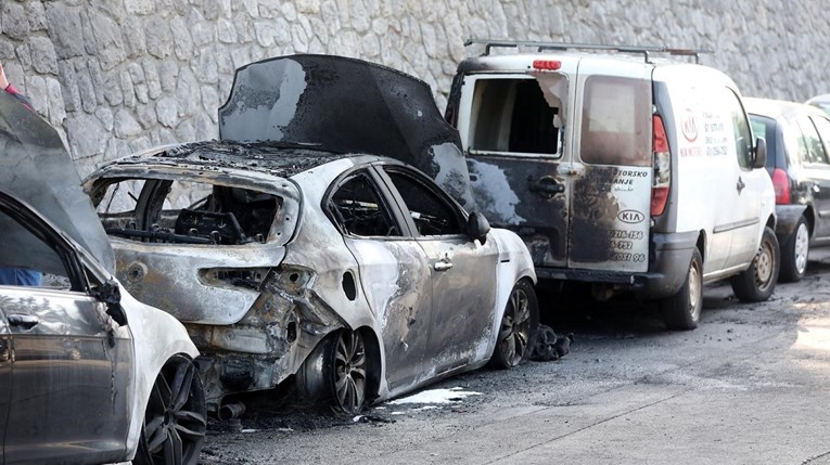 VIDEO Eksplozija u Rijeci, izgorjeli automobili, kontejneri...