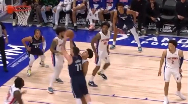 VIDEO Dončić je krenuo u dribling. Činilo se da će zabiti, no napravio je ovo