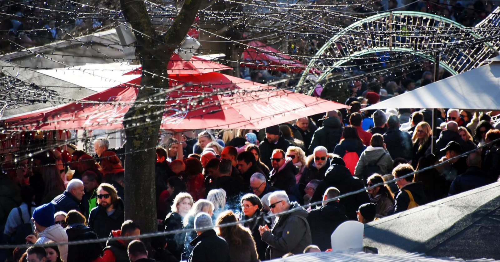 FOTO Pula dočekala Novu u podne, grad pun ljudi
