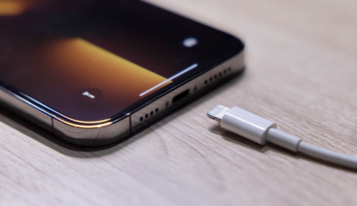 Sud odlučio da Apple mora kupcu isplatiti 7500 kn jer uz iPhone ne dolazi punjač
