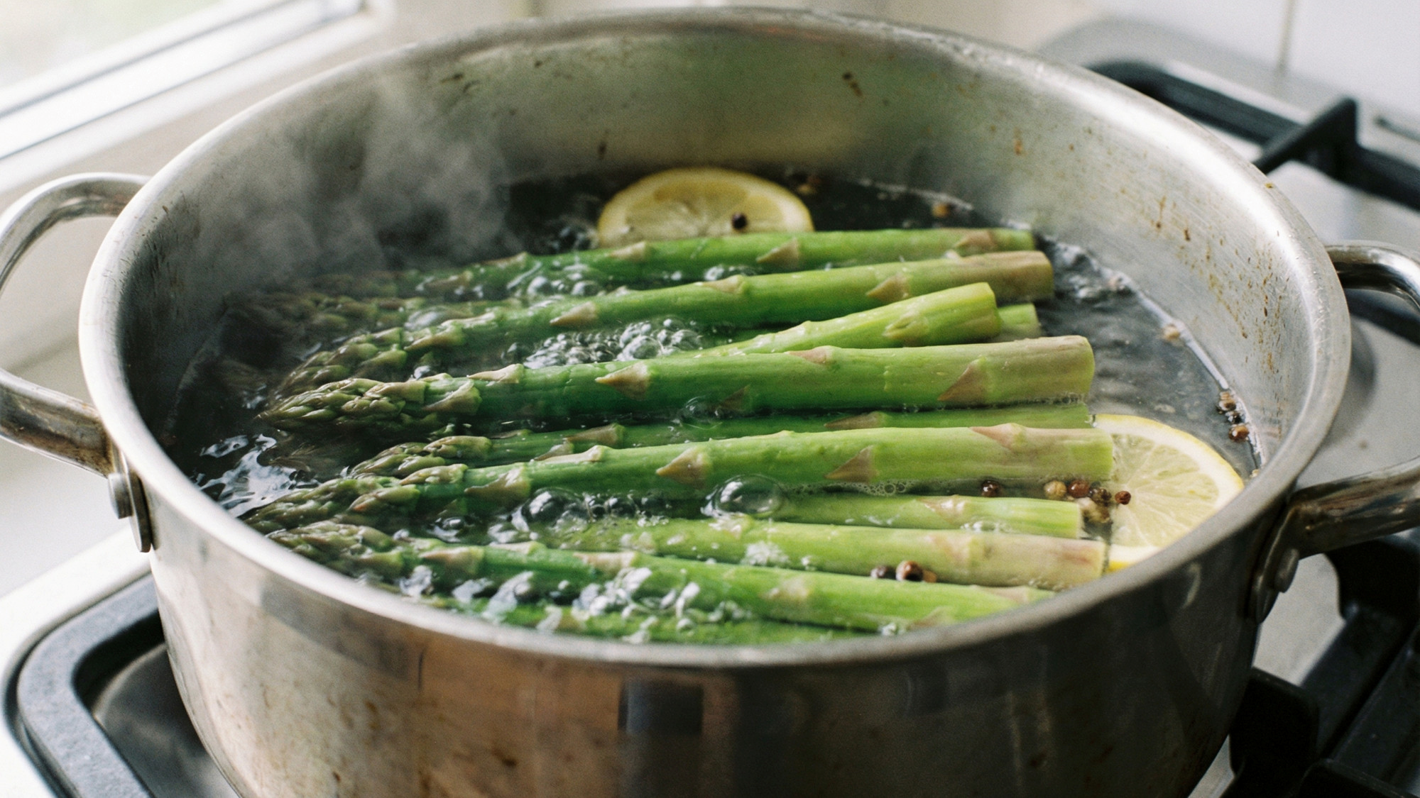 Kako pripremiti šparoge da budu nježne i bez gorčine? Pratite ove korake