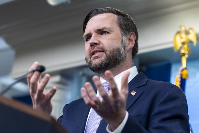 JD Vance: Nije točno da se američka vojska povlači iz Europe, radi se o odgodi