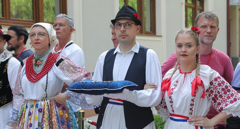 Država za hrvatske manjine daje 1.7 milijuna eura, najviše za Hrvate u Srbiji