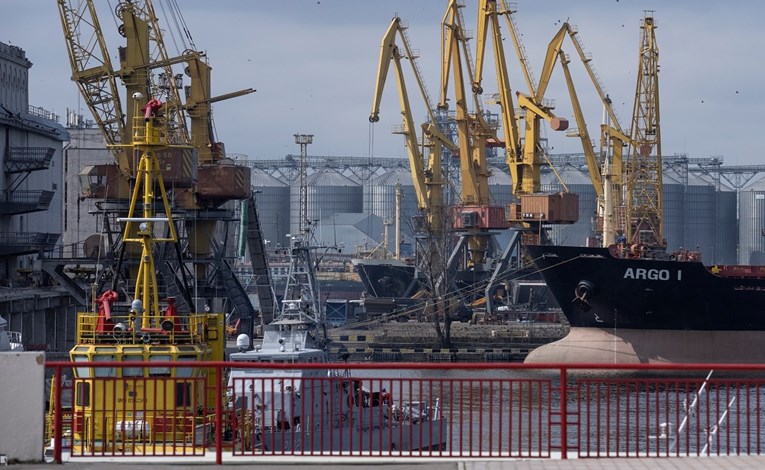U žestokom ruskom napadu teško oštećena luka u Odesi
