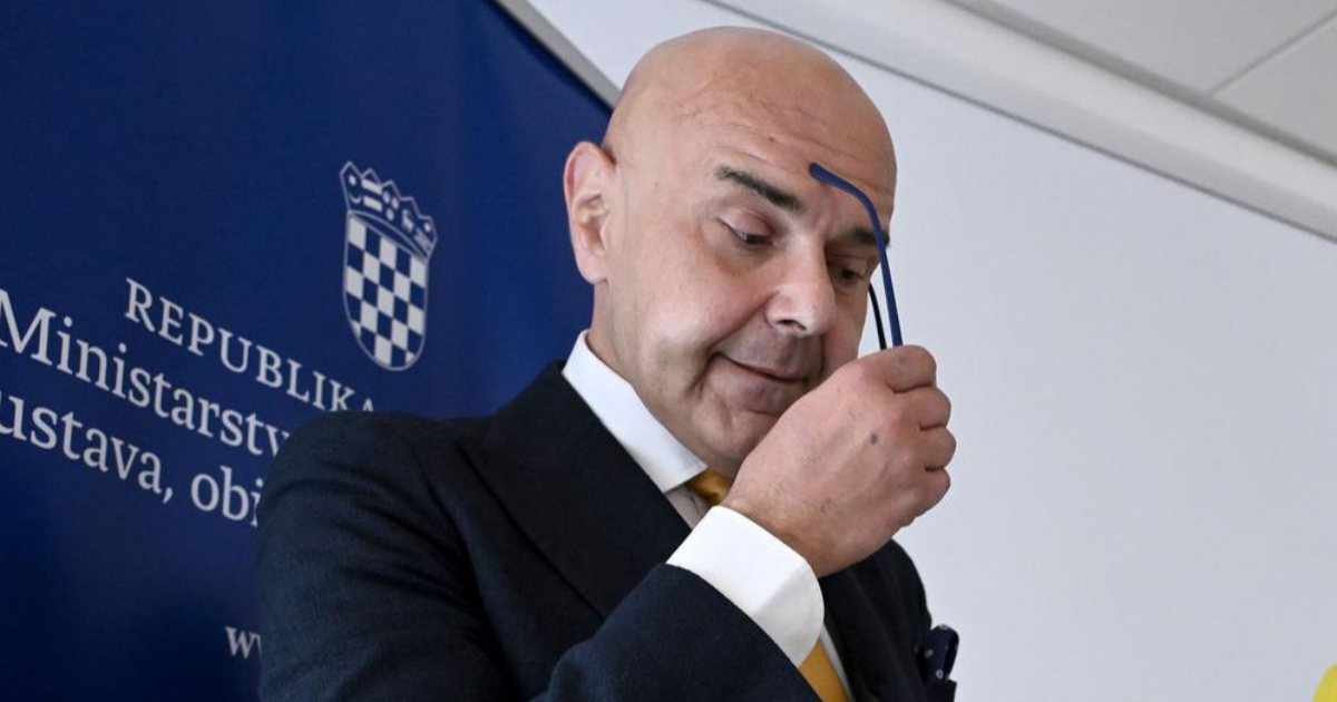 Dao je tri ilegalna otkaza. Kako i dalje može biti ministar?