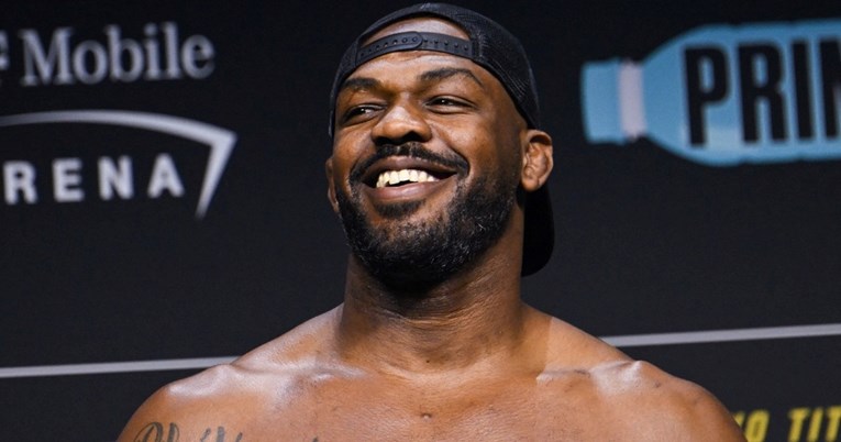 VIDEO Jon Jones se vratio u UFC spektakularnom pobjedom i prozvao Miočića