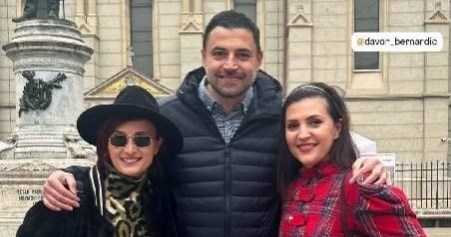 Frajle zagrljene pozirale s Davorom Bernardićem u Zagrebu