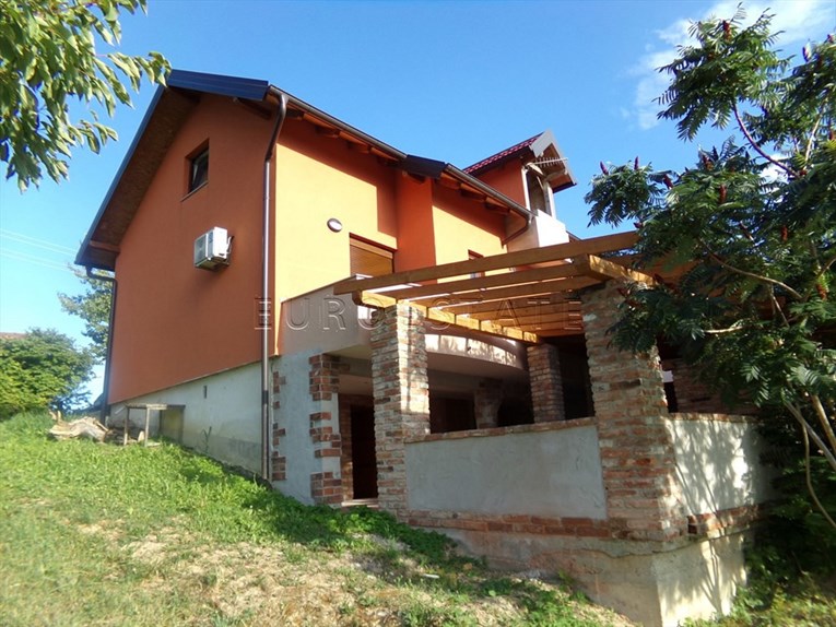 Kuća s dva stana i velikom terasom prodaje se za 123.000 € kod Varaždinskih Toplica