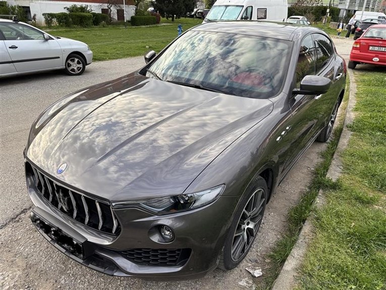 Tražite novi automobil? Ovih 12 oglasa je osvojilo pažnju kupaca