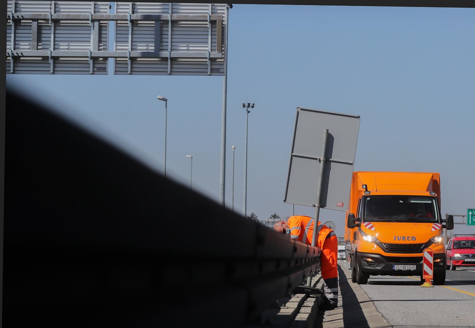 Na A3 mačka, na A4 prevrnuti kamion. Na Jadranskoj magistrali pod Velebitom zabrane