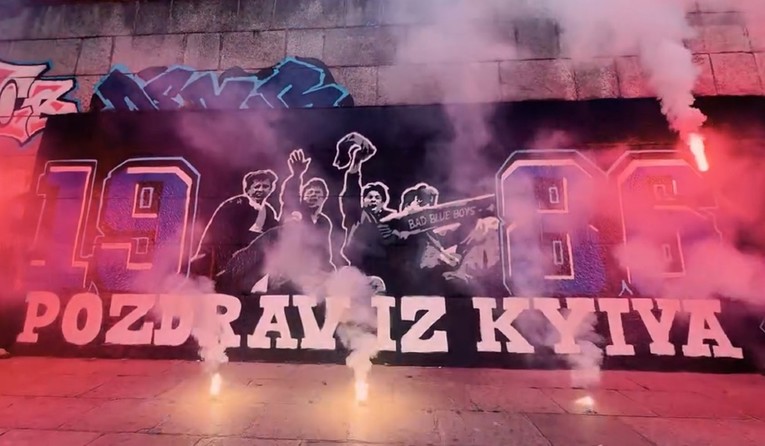 VIDEO Raketa, mural i baklje. Ukrajinci s bojišta čestitali Boysima 40 godina