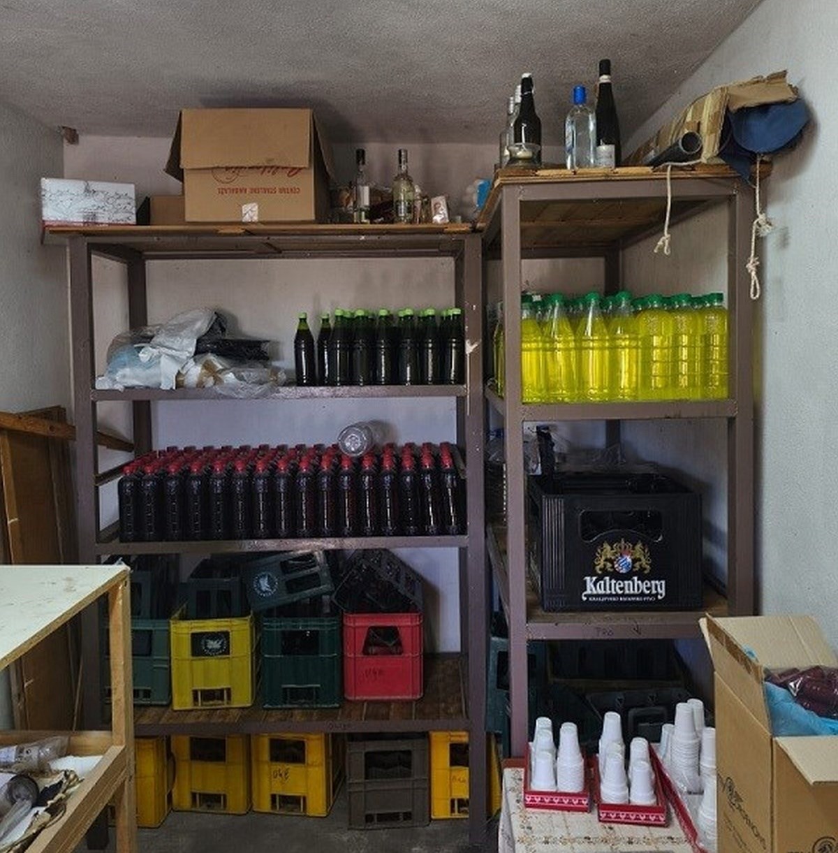 FOTO Carinici zaplijenili 226 litara ilegalne rakije