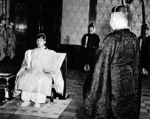 Šokirao je Japan dvaput: Kad je oženio pučanku i kad je abdicirao