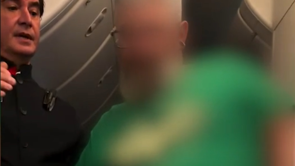 Let Qantasa preusmjeren nakon što je putnik ugrizao člana posade