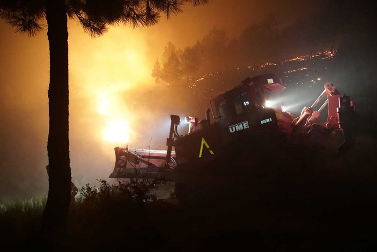 Veliki požar u Španjolskoj, stotine evakuiranih