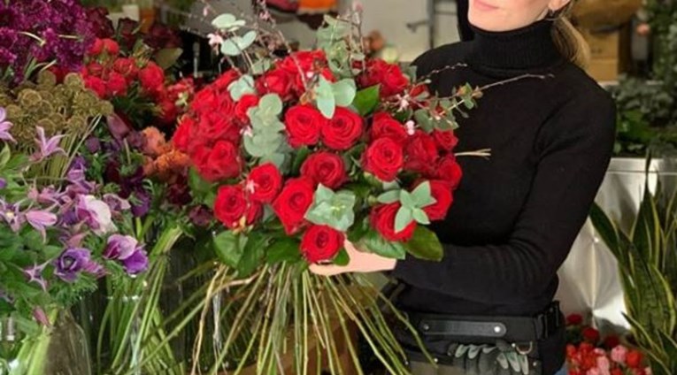 Jedna žena već osam godina za Valentinovo dobiva cvijeće od mrtvog supruga