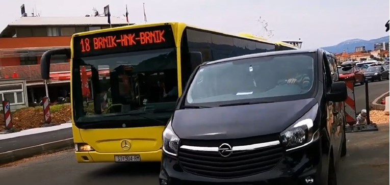 VIDEO Bahati taksist ogrebao autobus u Splitu: "Ovako nam je svaki dan"
