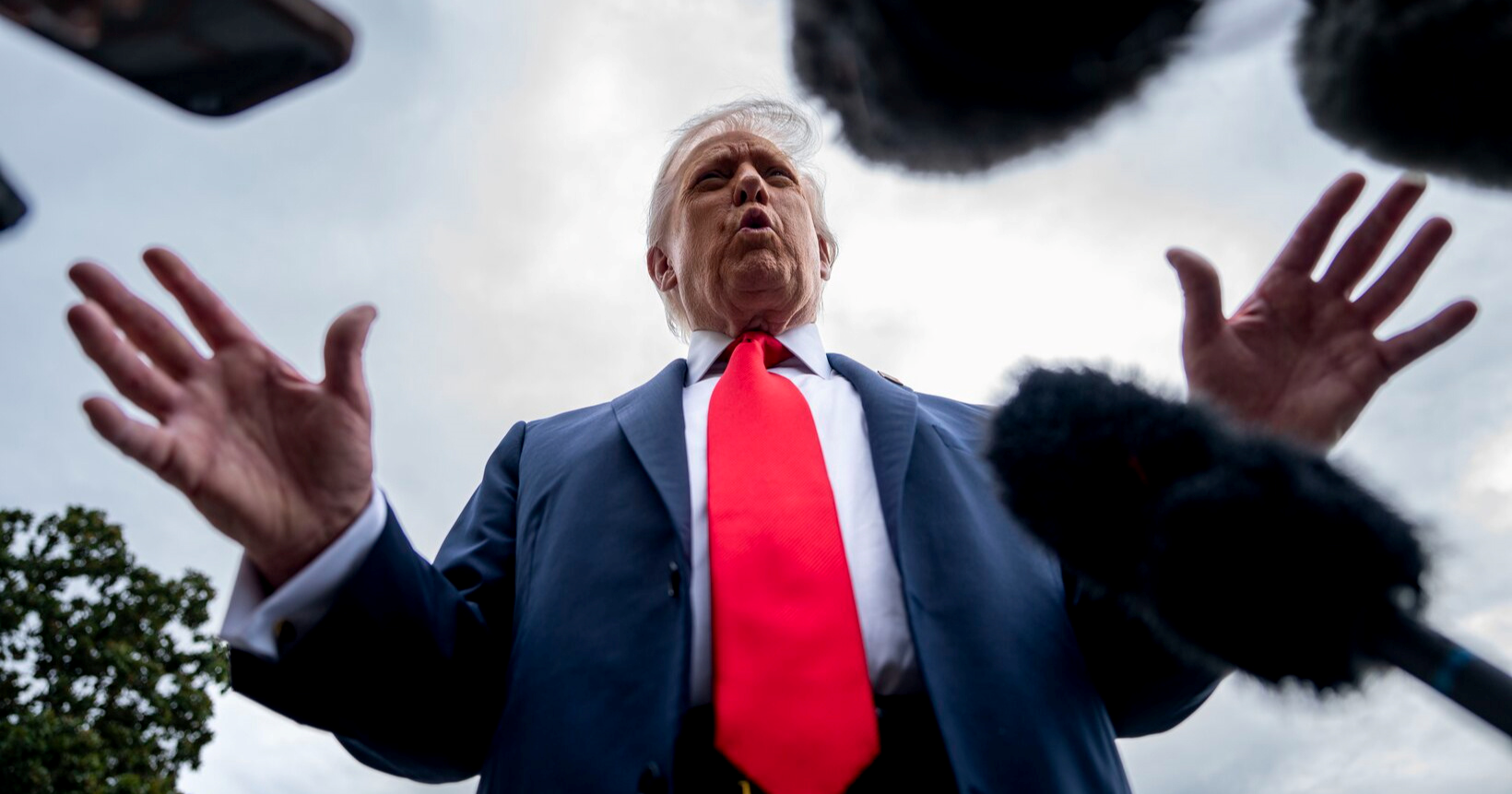 Trump upozorava na "potpuni kaos" ako Vrhovni sud odbije carine