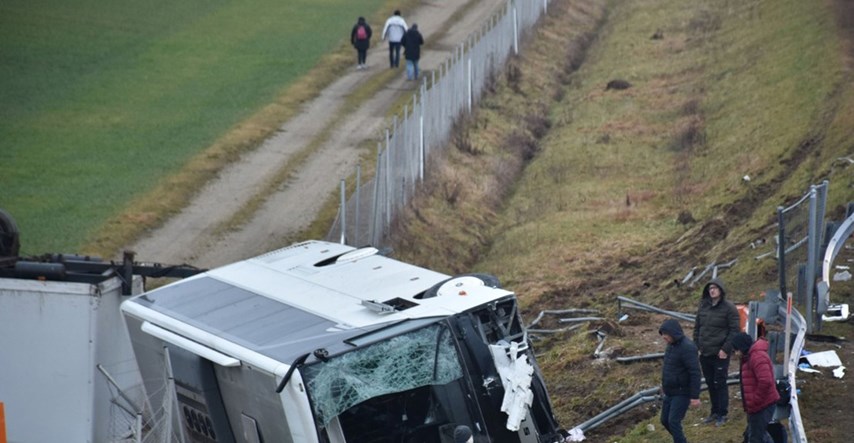 Objavljen uzrok nesreće u Sloveniji. Bus sletio s ceste, troje mrtvih