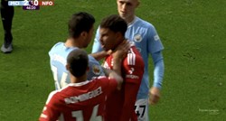 VIDEO Cityjev as podivljao na protivnika, zbog hvatanja za vrat dobio crveni karton
