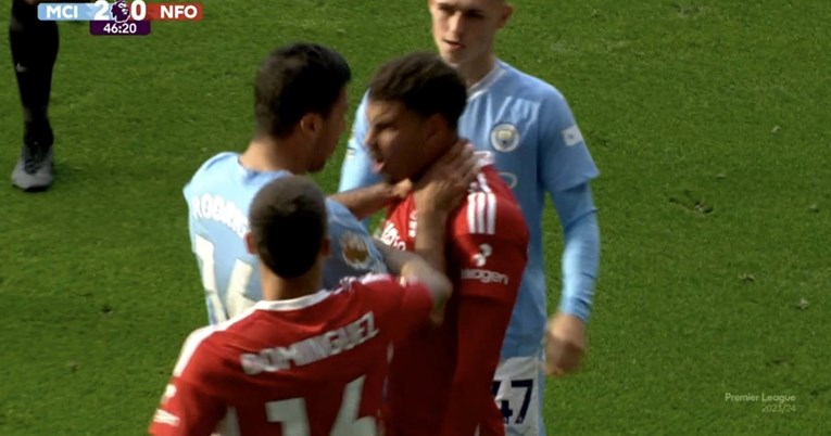 VIDEO Cityjev as podivljao na protivnika, zbog hvatanja za vrat dobio crveni karton