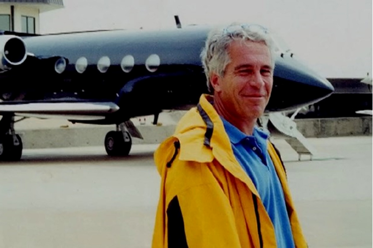 Epsteinovi spisi korak bliže objavi. Presudan potpis stiže u srijedu