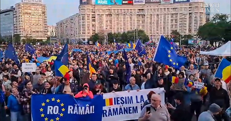 VIDEO Tisuće ljudi prosvjedovalo u Bukureštu. "Nećemo unazad, prema Rusiji"