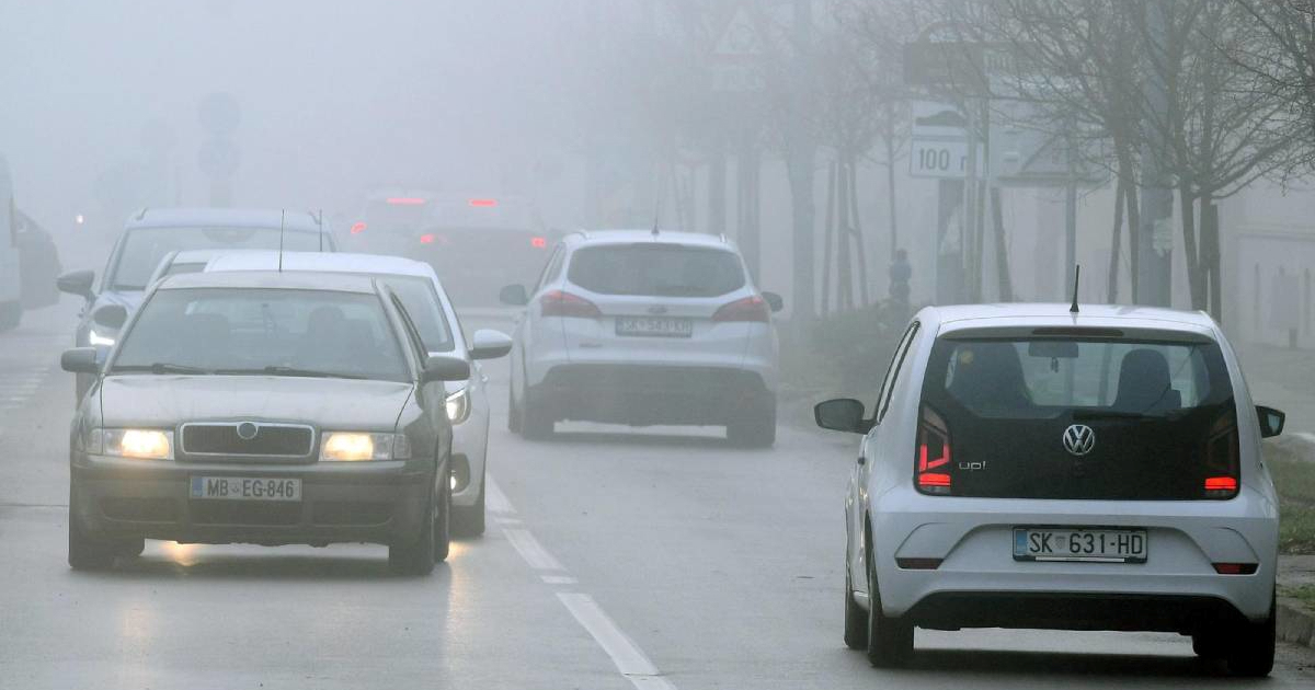 Magla i skliski kolnici u cijeloj zemlji, HAK upozorava vozače