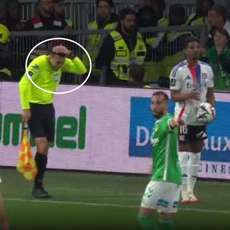 VIDEO Prekinut derbi u Francuskoj. Gledatelj pogodio suca u glavu novčićem