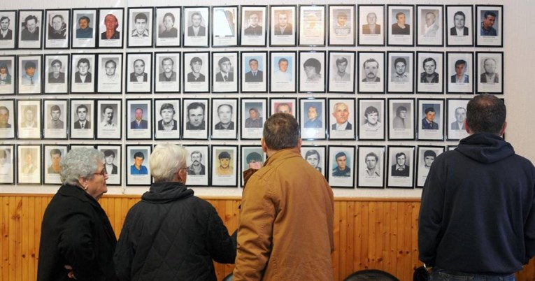30 je godina od pokolja u Lovasu. JNA i četnici tjerali ljude u minsko polje