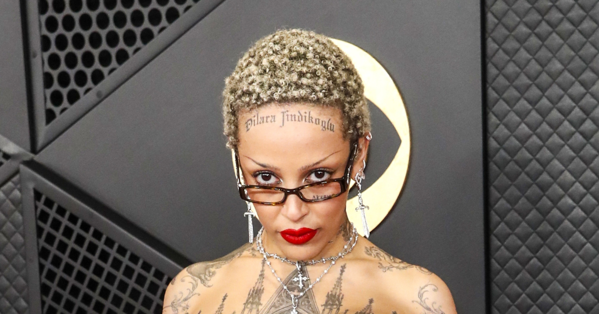 Doja Cat na dodjeli Grammyja nosila neobičnu haljinu i pokazala bradavice