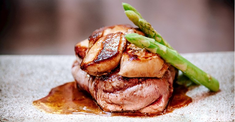 Foie gras je jedna od najkontroverznijih namirnica na svijetu, neki su ga i zabranili