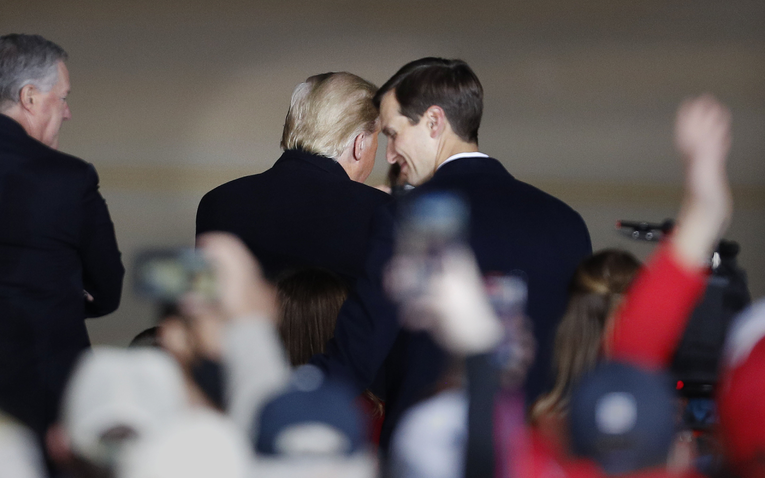 VF: Hakiran mobitel Trumpovog zeta, otkriveni tajni računi sa stotinama milijuna
