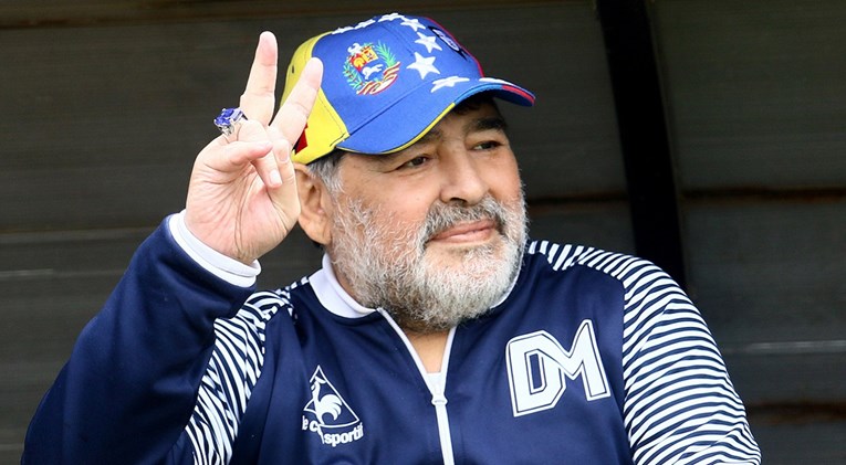 Maradona: Nevinost sam izgubio s 13 godina u podrumu. Dama je čitala novine