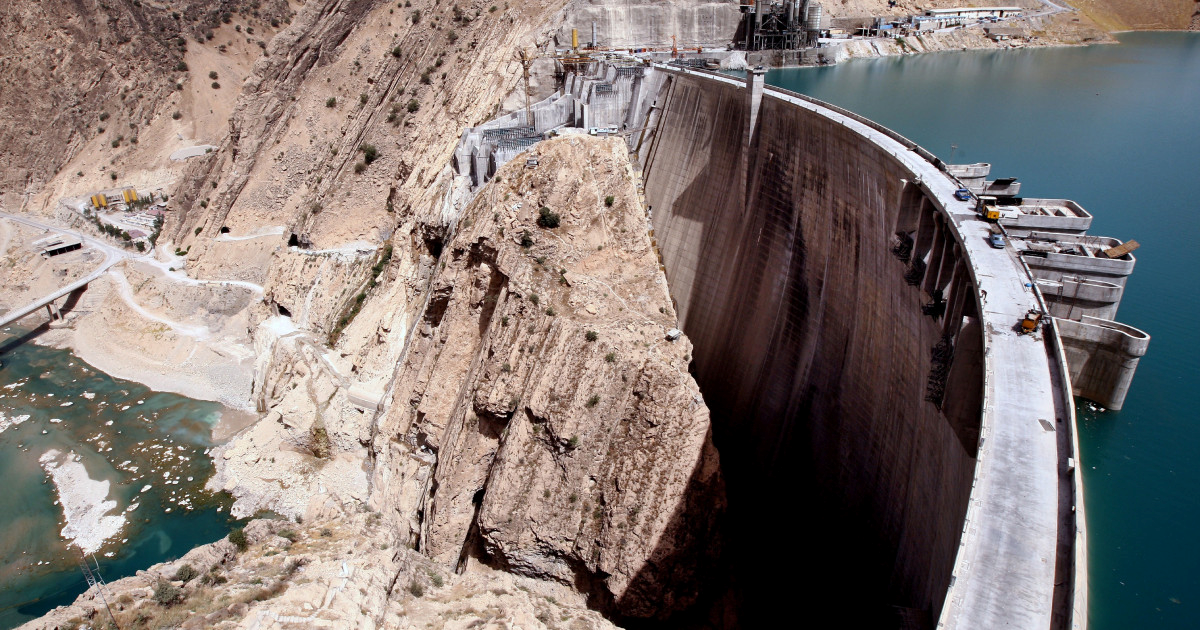 Iran mladima: Formirajte "žive lance" oko elektrana