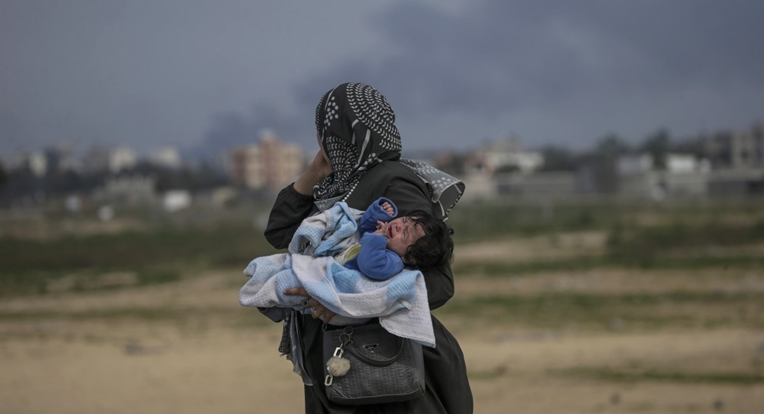 Civili u Gazi istaknuli bijelu zastavu na skloništu, izraelska vojska otvorila paljbu
