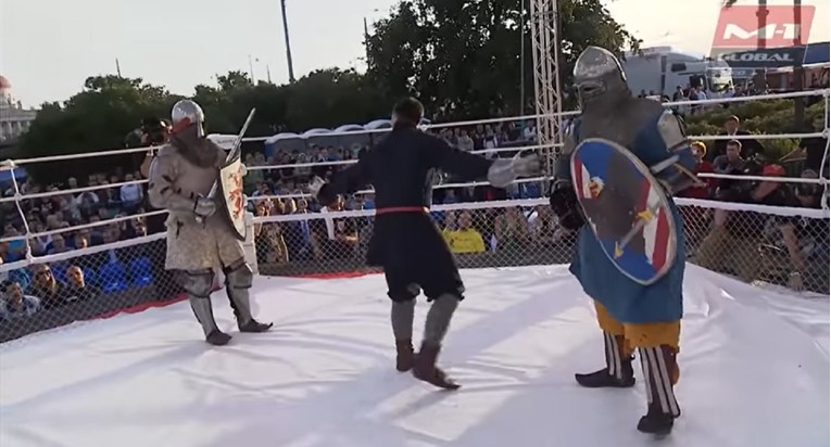 Pogledajte kako to izgleda kad ruska MMA promocija organizira borbe vitezova