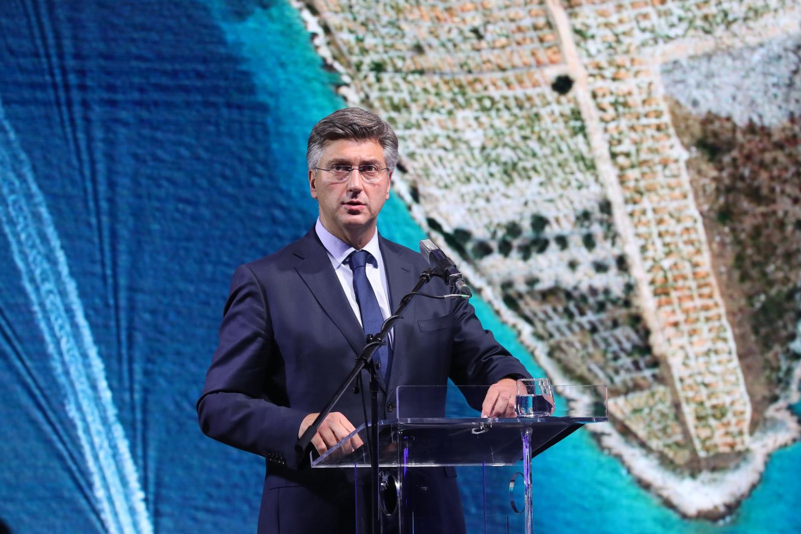 Plenković: Hrvatskoj treba nacionalni avioprijevoznik