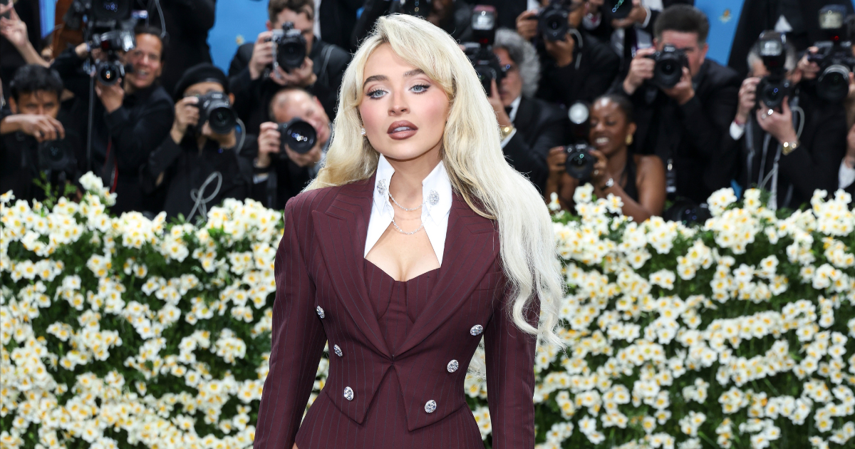 Sabrina Carpenter u boji espressa izazvala lavinu reakcija na Met Gali 2025.