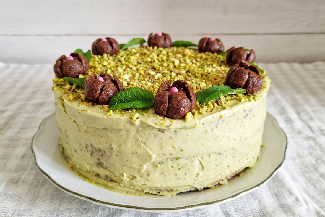 Torta od čokolade i pistacije koja izgleda kao iz slastičarnice, a nije komplicirana