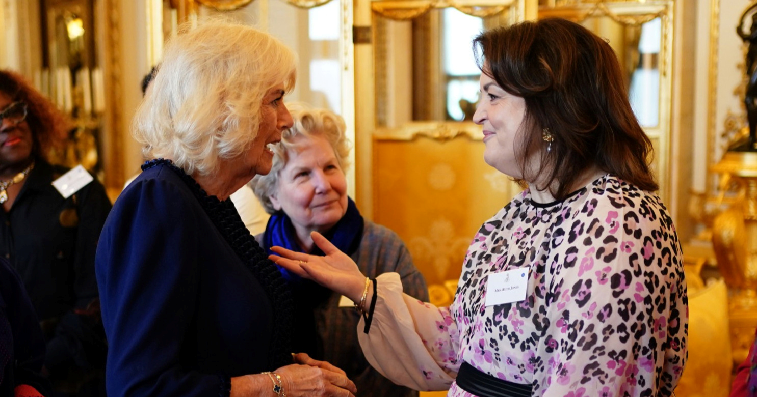 Kraljica Camilla postavila glumici pitanje o gubitku kilograma 😬