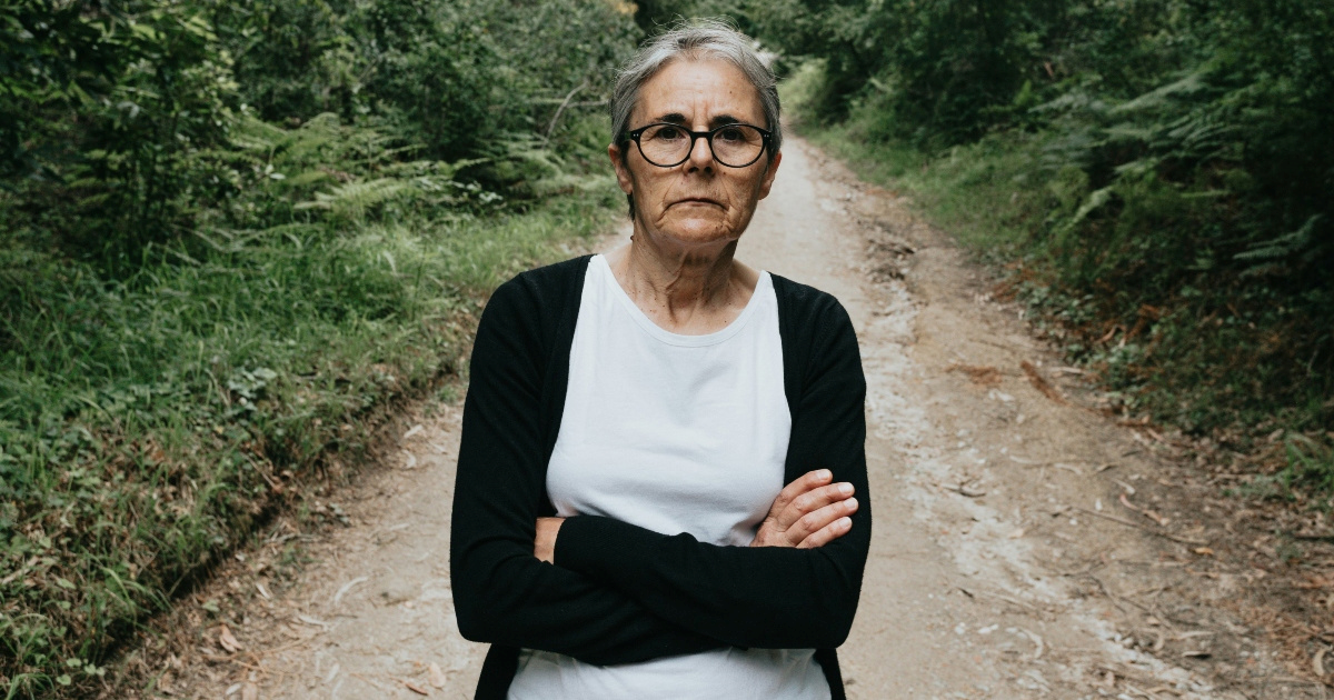 10 osobina ljubomorne svekrve koja jednostavno ne može pustiti sina