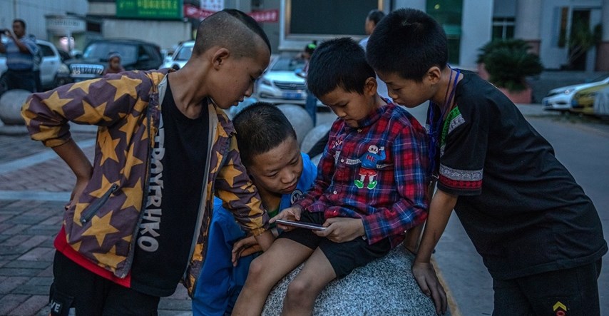 Kina predlaže nove mjere: Maloljetne osobe će moći koristiti mobitel dva sata dnevno?