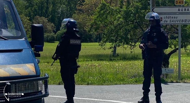 Bivši vojnik u Francuskoj pucao na policiju, love ga helikopteri i 200 policajaca 