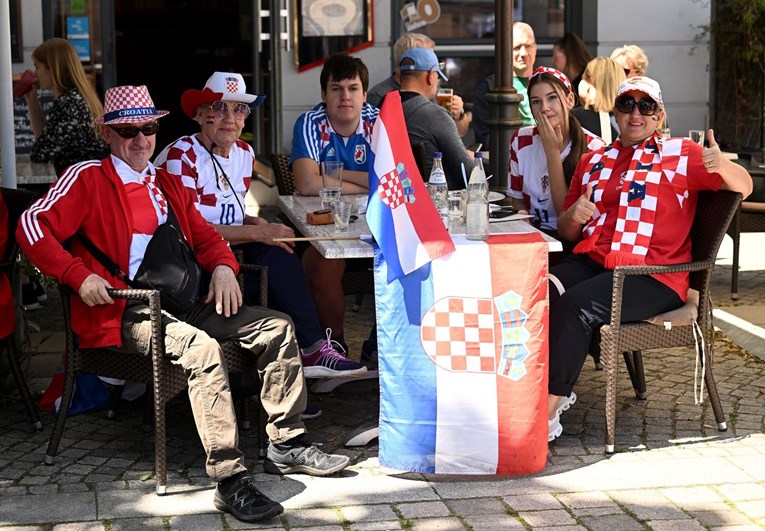 Hrvatski navijači došli podržati Vatrene, pogledajte atmosferu u Neuruppinu