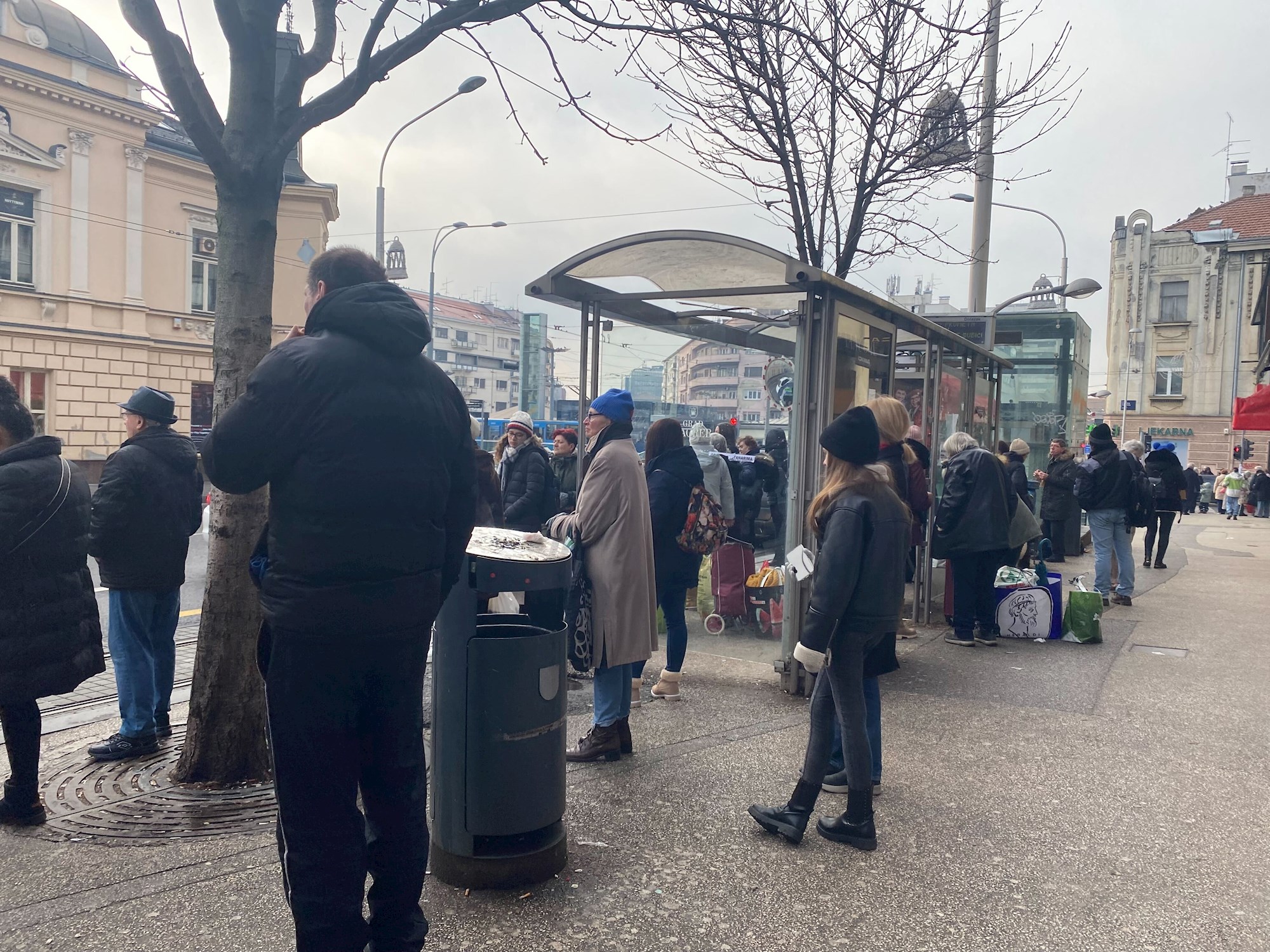 Došlo do kolapsa tramvaja u Zagrebu, pao je božićni ukras. I dalje su gužve