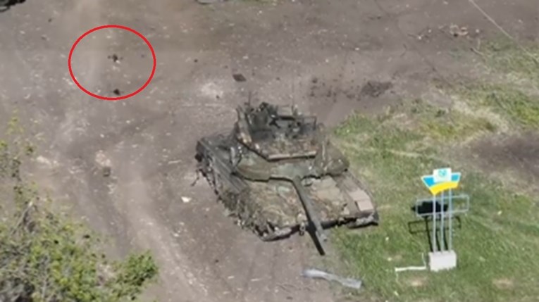 VIDEO Ruski tenk u panici bježi od ukrajinskog drona. Nije imao šanse